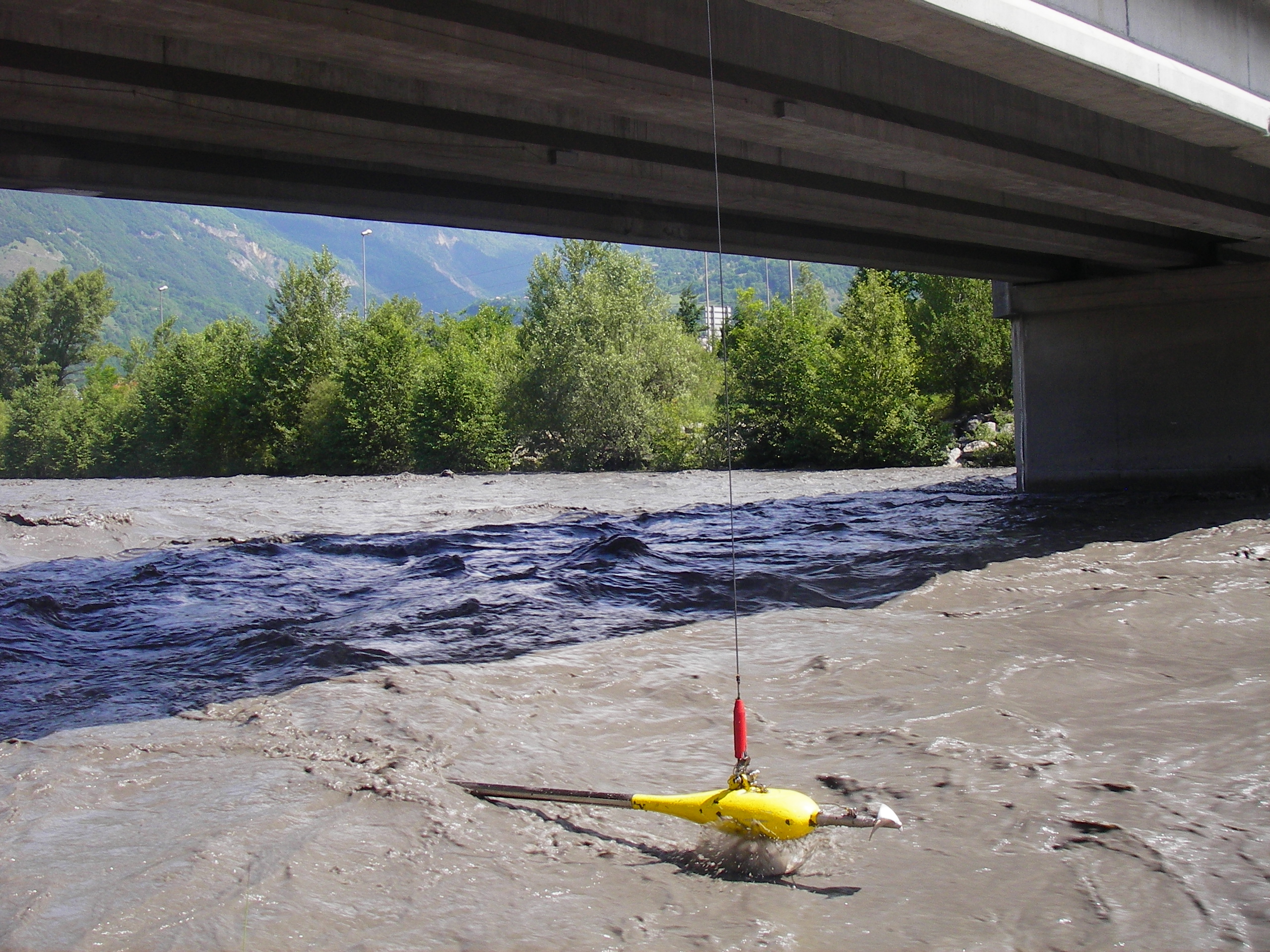 http://pp.ige-grenoble.fr/pageperso/belleudy/rivieres/BV_Rhone-Mediterrannee-Corse/BV_Rhone/Isere/Drac/Ebron/Orbannes/slides/2005-06-26_Arches_02.jpg